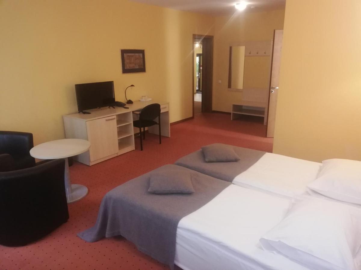 Hotel Senas Namas Alytus Buitenkant foto